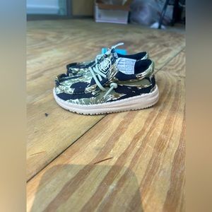 NWT Hey Dude Boys toddler kids size 6/Tiger Camo